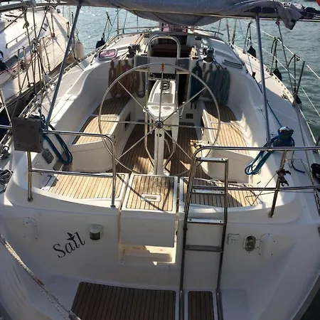 Nomad Sailor