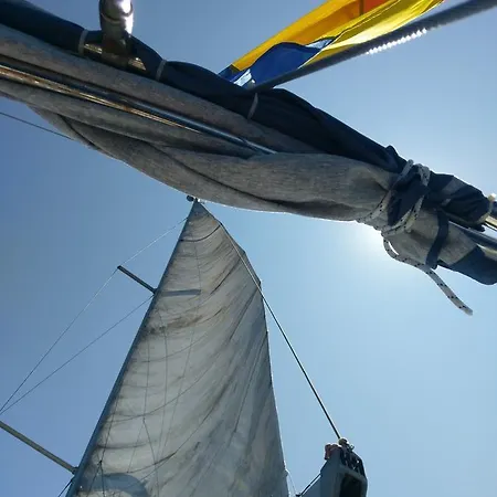 보트호텔 Nomad Sailor